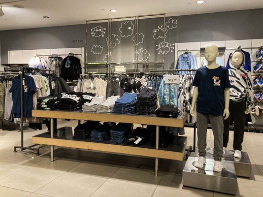 H&M by null