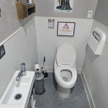 Schoolhouse Grill - Clean restroom - Burgers Near Me - Caliente, California