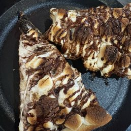 S'mores pizza