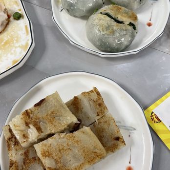 Honolulu Seafood Restaurant - Turnip cakes - Dim Sum Near Me - Urban Honolulu, Hawaii Honolulu Seafood Restaurant - Turnip cakes - Dim Sum Near Me - Urban Honolulu, Hawaii