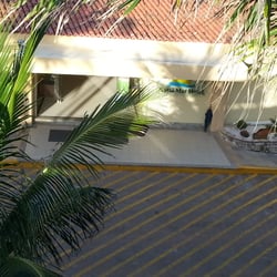 Natal Mar Hotel - View of the front entrance from street level