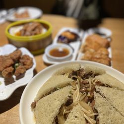 Hong Kong Bistro - Pan fried Black Pepper Beef with Crispy Vermicelli
