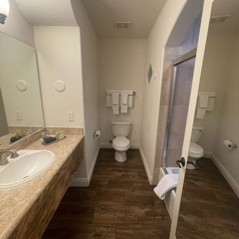 Andreas Hotel & Spa - Bathroom - Hotels Near Me - Palm Springs, California Andreas Hotel & Spa - Bathroom - Hotels Near Me - Palm Springs, California