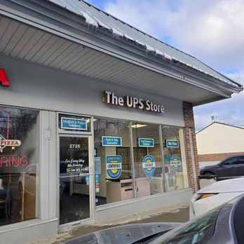 The UPS Store - Outside - Shipping Centers Near Me - Northbrook, Illinois
