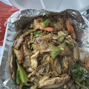 Thai Cuisine - Pad See-Ew combo - Thai Near Me - Las Vegas, Nevada Thai Cuisine - Pad See-Ew combo - Thai Near Me - Las Vegas, Nevada