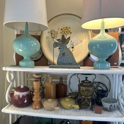 Peddlers Rest Antiques - First floor, cute finds!