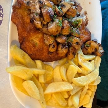 Grunsels Börnchen - Schnitzel with mushrooms - Restaurants Near Me - Wiesbaden, HE Grunsels Börnchen - Schnitzel with mushrooms - Restaurants Near Me - Wiesbaden, HE