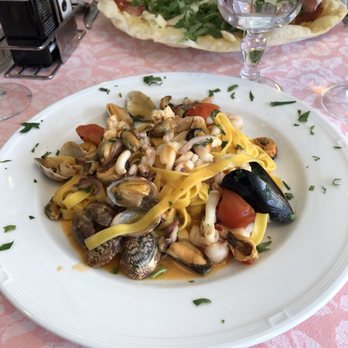 4 Fiumi - Seafood fettuccine - Italian Near Me - Rome, RM