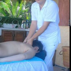 Alejandro & Itzel  Massages - Alejandro at work