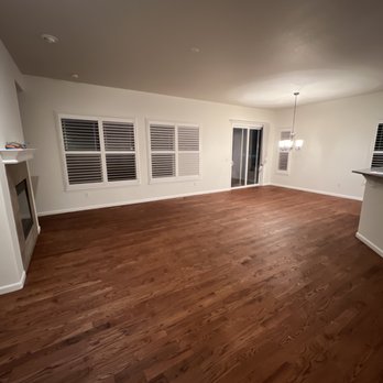 Juniors Hardwood Floors - an empty living room - Flooring Near Me Juniors Hardwood Floors - an empty living room - Flooring Near Me