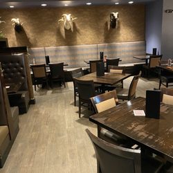 701 Chophouse - Interior seating and decor