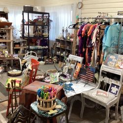 Stitch Niche - Chairs, plaques, shirts, figurines, driftwood, kitchen items and many other accessories that are available for your inspections.