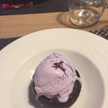 Different Restaurant - Coulant con helado de violeta - Mediterranean Near Me - Gandía, V