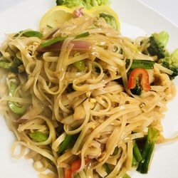 Teng Da Asian Fusion - Vvegetable pad thai