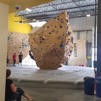 Calgary Climbing Centre Hanger - Climbing Near Me - Calgary, Alberta