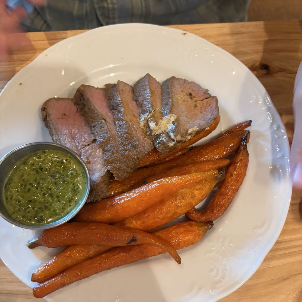 Hill & Vine - Tri tip - Cocktail Bars Near Me - Fredericksburg, Texas