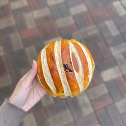 Kamalan Bakery - Ig: @whatsviveating | cheese puff pork sung bun