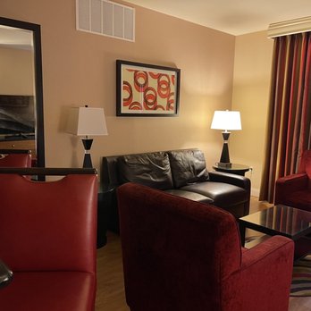 Hilton Promenade at Branson Landing - Living room - Hotels Near Me - Branson, Missouri Hilton Promenade at Branson Landing - Living room - Hotels Near Me - Branson, Missouri