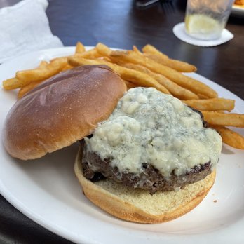 Patricks 1481 - Burger with blue cheese - Comfort Food Near Me - Sarasota, Florida