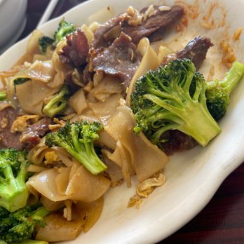Malee Thai by Sriracha - 26. Pad See Ew - Thai Near Me - Carson, California