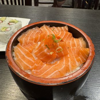 Sushi Ichimoto - Salmon Sake Don - Sushi Bars Near Me - Hayward, California