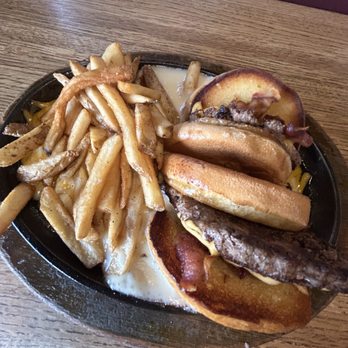Applebee's Grill + Bar - O-M Cheeseburger - Sports Bars Near Me - Wichita, Kansas Applebee's Grill + Bar - O-M Cheeseburger - Sports Bars Near Me - Wichita, Kansas
