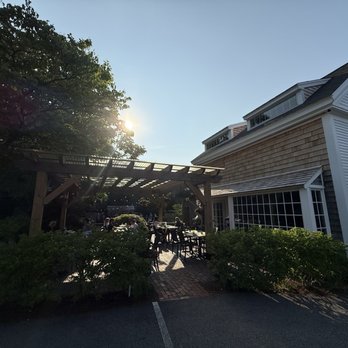Winsor House - Outside patio - Pubs Near Me - Duxbury, Massachusetts