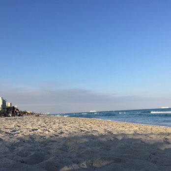 Hollywood Beach - Clean beach. - Beaches Near Me - Hollywood, Florida