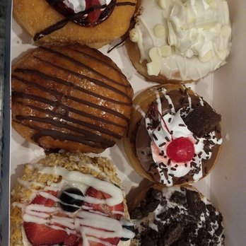 Mojo Donuts - First stop on our mother & son summer of 2018 South Florida Donut Tour - Donuts Near Me - Pembroke Pines, Florida Mojo Donuts - First stop on our mother & son summer of 2018 South Florida Donut Tour - Donuts Near Me - Pembroke Pines, Florida