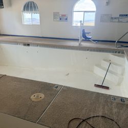 Rodeway Inn & Suites - Emptied pool closed for maintenance in July/August