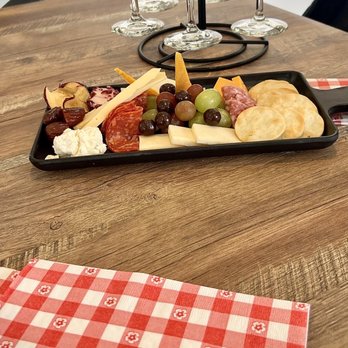 Red Pine Winery - Wine Tasting Room Near Me - Cambridge, Minnesota
