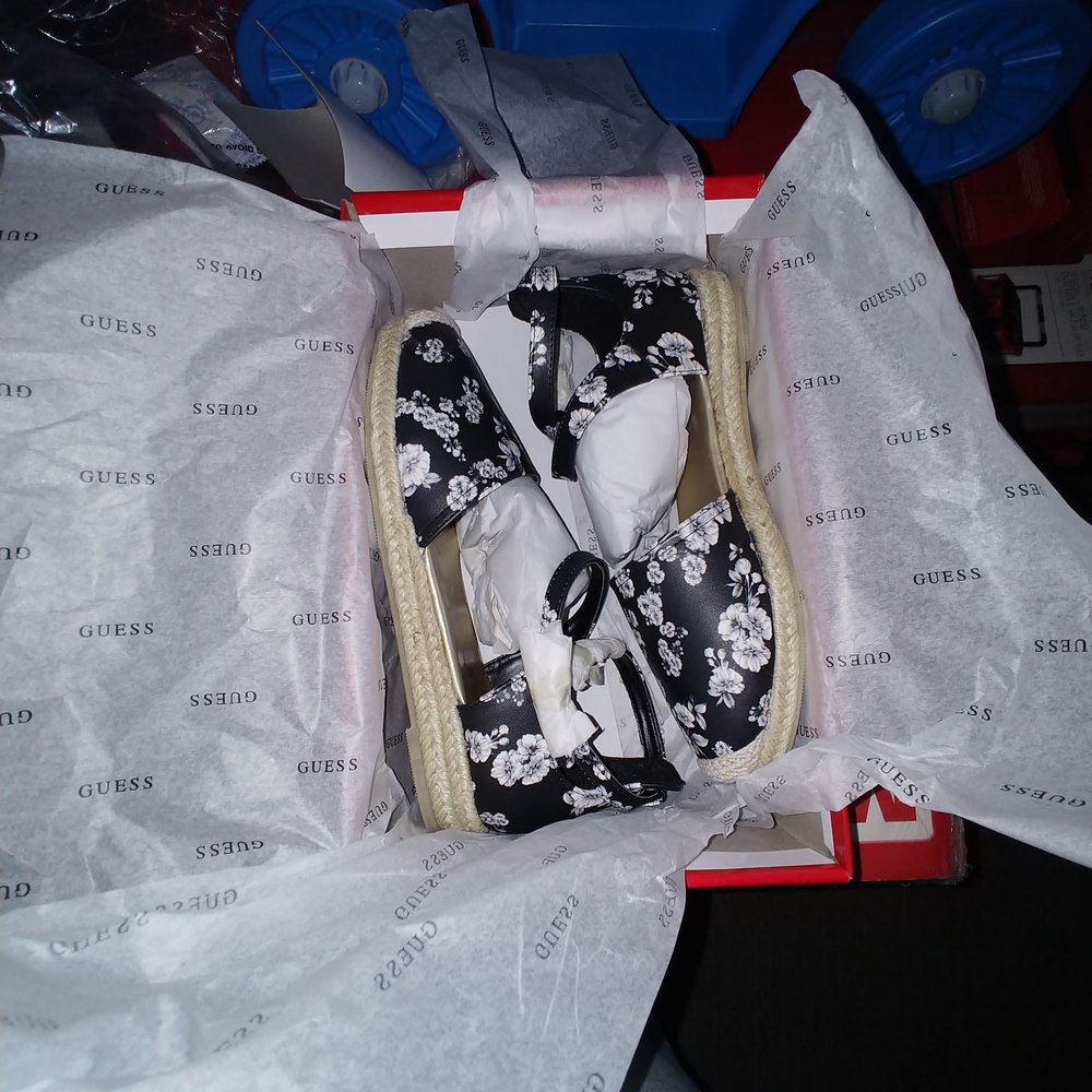Guess Jeans - Returning up set of customer service - Department Stores Near Me - Camarillo, California Guess Jeans - Returning up set of customer service - Department Stores Near Me - Camarillo, California
