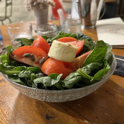 Le Bouchon - Seasonal salad with fresh goat cheese