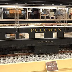 Southern Museum of Civil War and Locomotive History - Pulman passenger car - view outside and inside