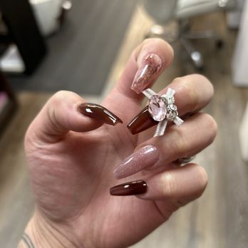 Romantique Nails &Spa - Nail Salons Near Me - Diamond Bar , California