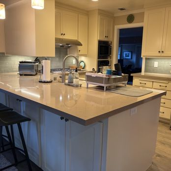 Modello Tile Studio - Quartz kitchen counter - Kitchen & Bath Near Me - Walnut Creek, California Modello Tile Studio - Quartz kitchen counter - Kitchen & Bath Near Me - Walnut Creek, California