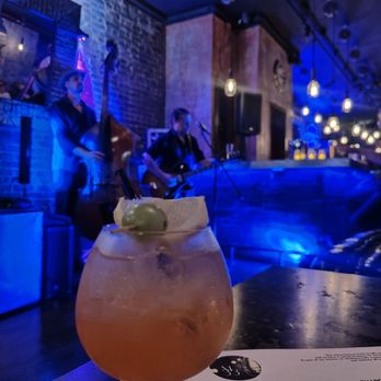 Momento33 - Cocktail Bars Near Me - New York, New York