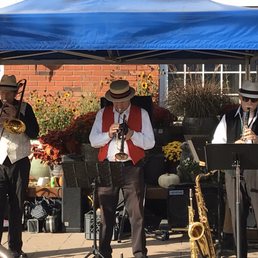 Live music and autumn festivities! Live music and autumn festivities!