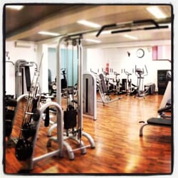 The Club - Sala de máquinas de musculación y ejercicios aeróbicos