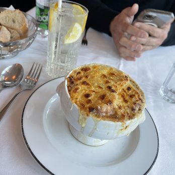 L'Alsace - Onion soup - Brasseries Near Me - Paris, 75