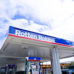 Rotten Robbie - Gas pump