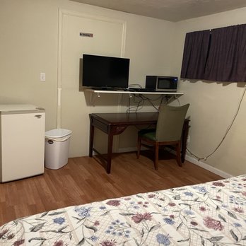 Limon Motel - Fridge, microwave, and TV - Hotels Near Me - Limon, Colorado