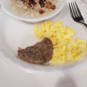 Residence Inn Fresno Clovis - Yummy breakfast! Soooo many choices, including homemade oatmeal! - Venues & Event Spaces Near Me - Clovis, California