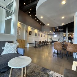 Honey Moon Coffee - Burkhardt - Seating area