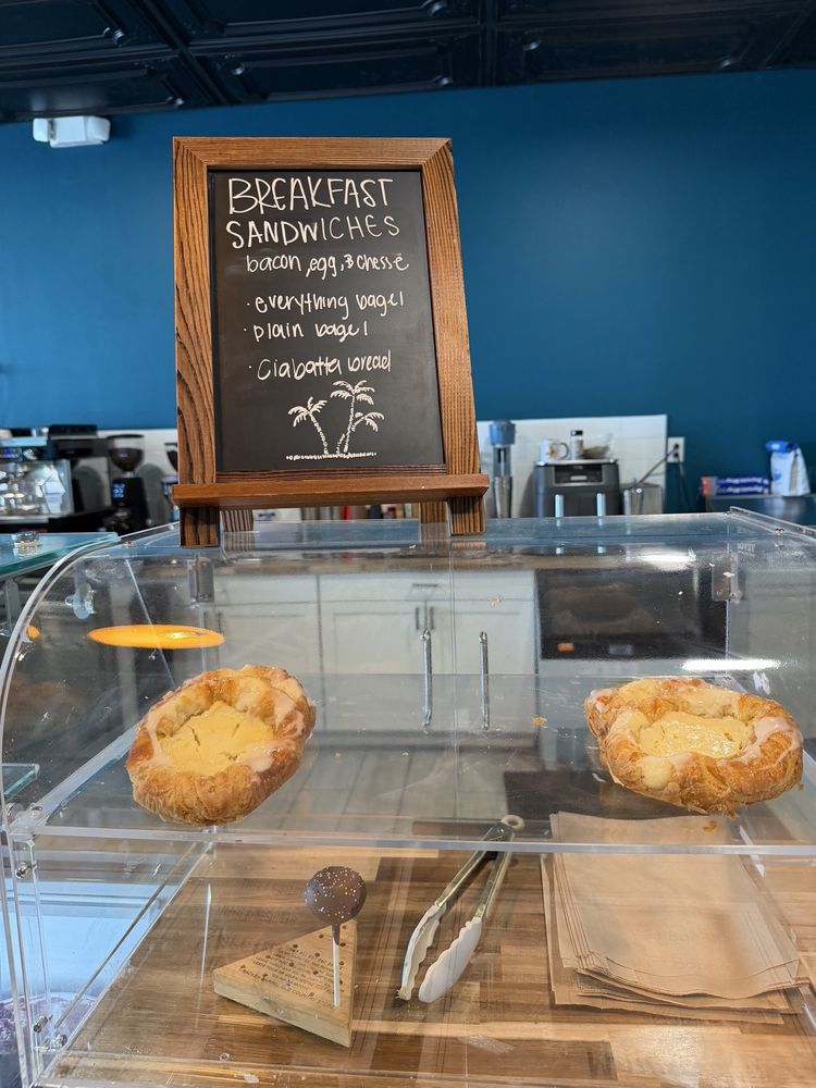 Ryan's Coffee House Logo