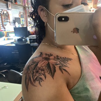 Lucky Horseshoe Tattoo - Tattoo Near Me - Lake Worth, Texas Lucky Horseshoe Tattoo - Tattoo Near Me - Lake Worth, Texas