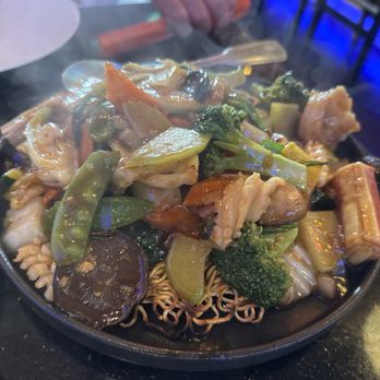 Folsom Palace - Pan fried noodles with seafood - Asian Fusion Near Me - Citrus Heights, California Folsom Palace - Pan fried noodles with seafood - Asian Fusion Near Me - Citrus Heights, California