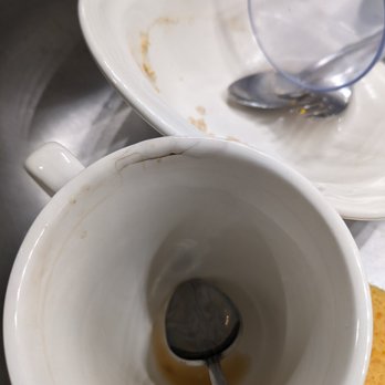 Patriots Inn - Old crack in cup. - Resorts Near Me - Williamsburg, Virginia