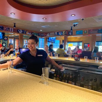 Applebee's Grill + Bar - a woman behind the bar - American Near Me - Palm Desert, California Applebee's Grill + Bar - a woman behind the bar - American Near Me - Palm Desert, California
