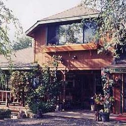 Bellevue Guesthouse - Front view and entrance of the house